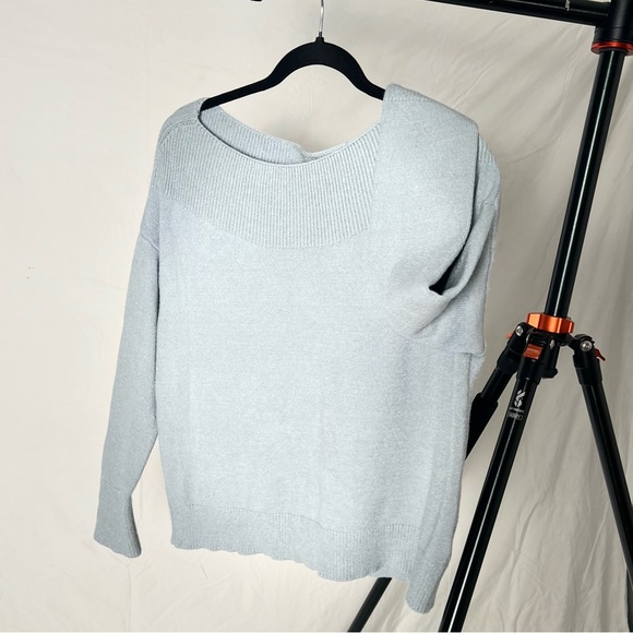 warm blue sweater - Picture 1 of 2